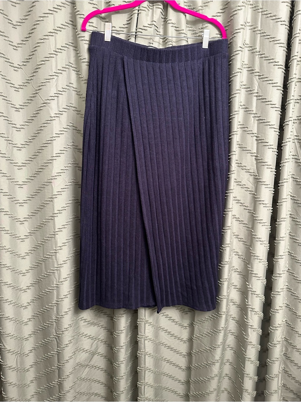 Maeve by Anthropologie navy blue skirt size L 
Midi length 
Perfect for fall, th